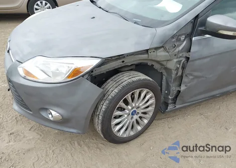 2012 Ford Focus Titanium z USA, uszkodzony, nr VIN 1FAHP3J25CL337174